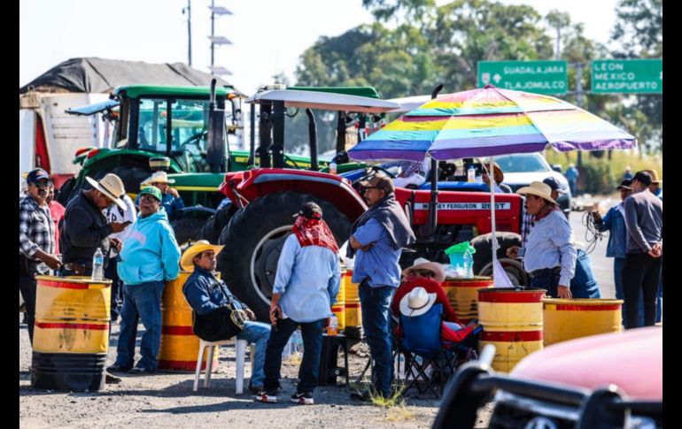 Imágenes del bloqueo de productores de maíz en la carretera Guadalajara–Morelia