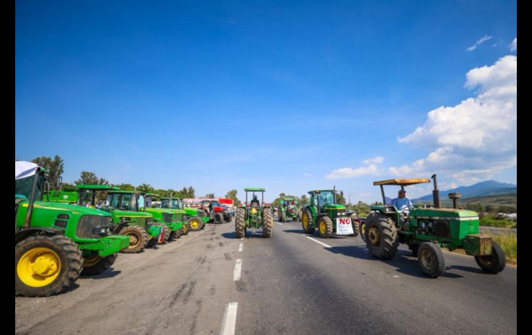 El cierre de la carretera fue declarado indefinido hasta obtener una respuesta favorable de las autoridades. EL INFORMADOR / A. Navarro