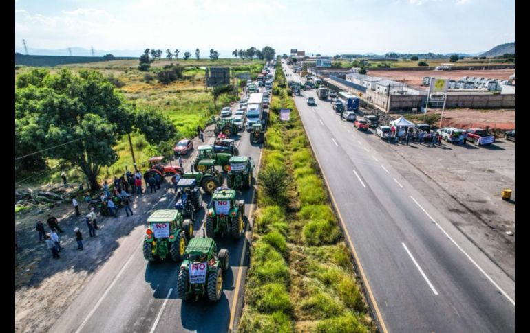 El cierre de la carretera fue declarado indefinido hasta obtener una respuesta favorable de las autoridades. EL INFORMADOR / A. Navarro