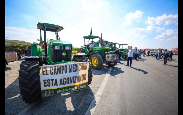 El cierre de la carretera fue declarado indefinido hasta obtener una respuesta favorable de las autoridades. EL INFORMADOR / A. Navarro