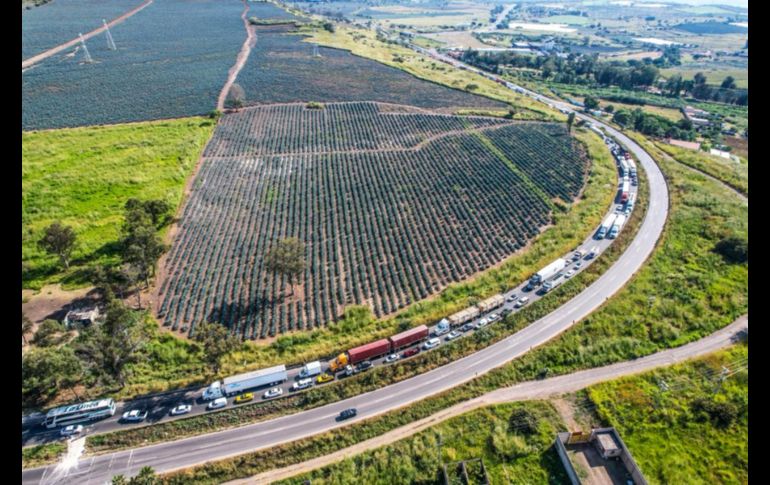 El cierre de la carretera fue declarado indefinido hasta obtener una respuesta favorable de las autoridades. EL INFORMADOR / A. Navarro