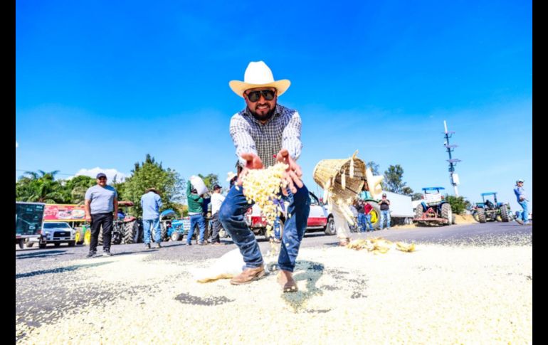 El cierre de la carretera fue declarado indefinido hasta obtener una respuesta favorable de las autoridades. EL INFORMADOR / A. Navarro