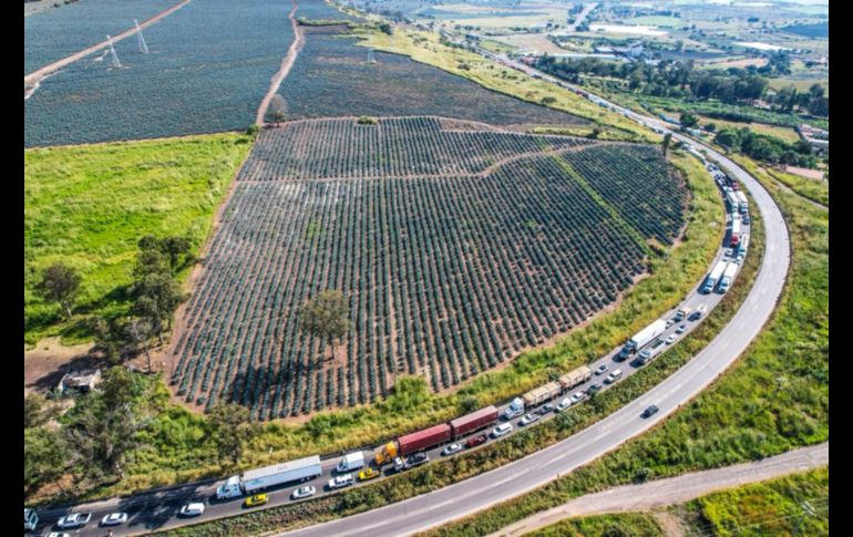 El cierre de la carretera fue declarado indefinido hasta obtener una respuesta favorable de las autoridades. EL INFORMADOR / A. Navarro