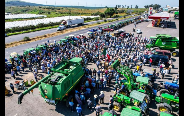 El cierre de la carretera fue declarado indefinido hasta obtener una respuesta favorable de las autoridades. EL INFORMADOR / A. Navarro