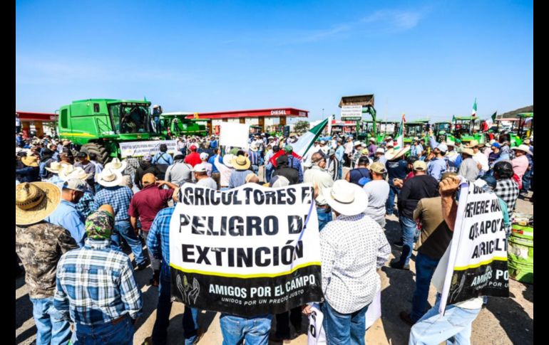 El cierre de la carretera fue declarado indefinido hasta obtener una respuesta favorable de las autoridades. EL INFORMADOR / A. Navarro