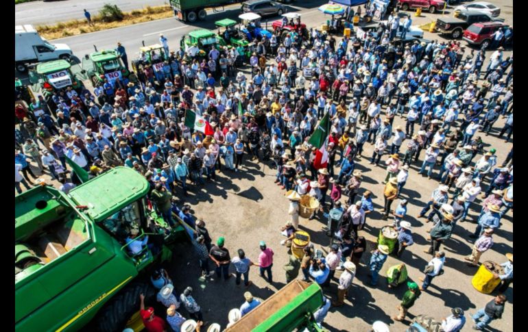 El cierre de la carretera fue declarado indefinido hasta obtener una respuesta favorable de las autoridades. EL INFORMADOR / A. Navarro