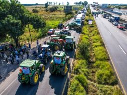El cierre de la carretera fue declarado indefinido hasta obtener una respuesta favorable de las autoridades. EL INFORMADOR / A. Navarro