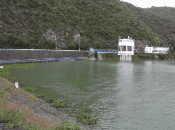 Debido al aumento en los niveles en las presas que conforman el Cutzamala, y para evitar derrames en las mismas, se aumentó el suministro de agua que llega a la capital del país y al Estado de México. SUN/ESPECIAL/ARMM