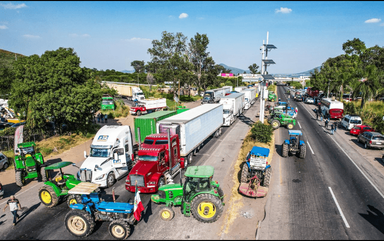 Bloqueo de los maiceros está por cumplir 20 horas. EL INFORMADOR / A. Navarro
