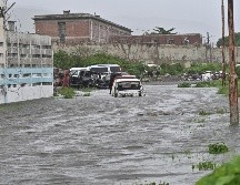 El huracán Melissa, el más poderoso del Atlántico esta temporada, impactó Jamaica con vientos de 295 km/h, dejando graves destrozos en todo el país. EFE/R. Brown