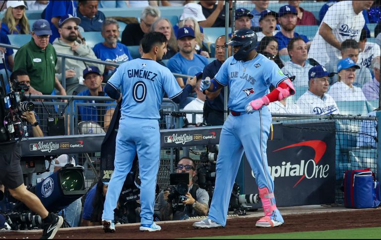 Blue Jays firmaron un triunfo que les asegura cerrar la Serie Mundial en Toronto. EFE/ A. DINNER.