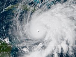 Imagen satelital que muestra al huracán Melissa, de categoría 5, aproximándose a Jamaica este martes. EFE