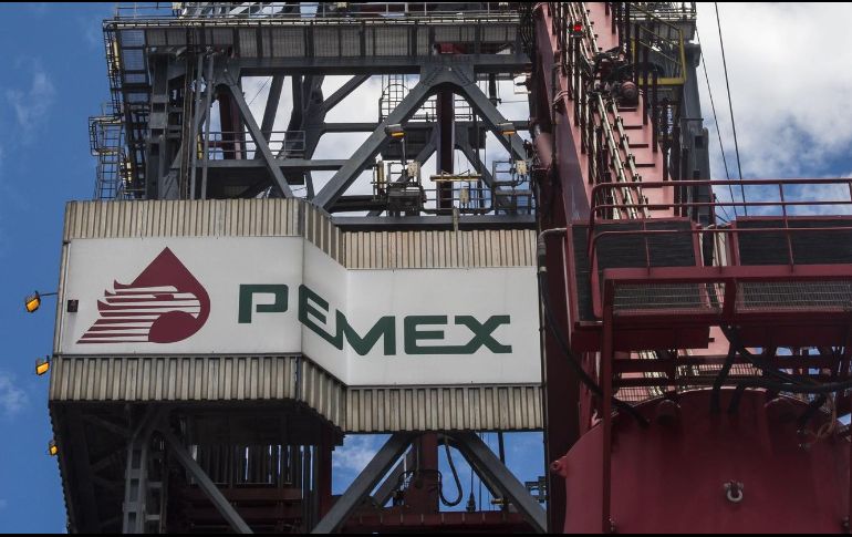 HR Ratings calcula para Pemex una producción promedio de crudo, incluyendo socios y condensados, de un millón 408 mil barriles diarios entre 2025 y 2027. AFP/Archivo