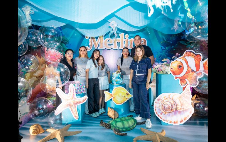 Lupita Moreno, Mónica Trujillo, Michelle Salazar, Merlina Delgado, Liliana Trujillo, Genaro Macías y Fernanda Salazar. GENTE BIEN JALISCO / Revista del 31 de octubre 2025