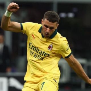 Santiago Giménez, entre críticas, iguala un récord negativo con el Milan