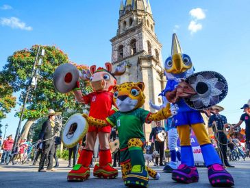 Zayu, Clutch y Maple, las tres mascotas que representarán al Mundial de Futbol 2026, visitaron por primera vez la Zona Metropolitana de Guadalajara. EL INFORMADOR / A. Navarro