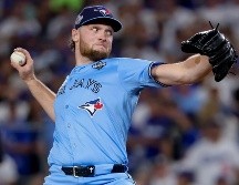 Trey Yesavage se convirtió en el primer lanzador en la historia de la Serie Mundial en registrar 12 ponches sin otorgar bases por bolas. EFE/ A. DINNER.