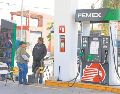 La caída en los permisos para nuevas gasolineras, el huachicol fiscal, las restricciones en el trasvase de combustible, topar el precio de la Magna y la saturación de las terminales, están afectando el suministro. EL INFORMADOR/J. Acosta