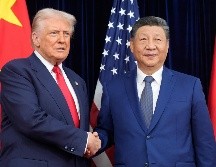 El presidente de Estados Unidos, Donald Trump estrecha la mano de Xi Jinping antes de su reunión en Busan, Corea del Sur. AP/M. Schiefelbein