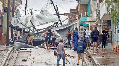 El ciclón llegó a la isla en momentos en que atraviesa una severa crisis económica. EFE