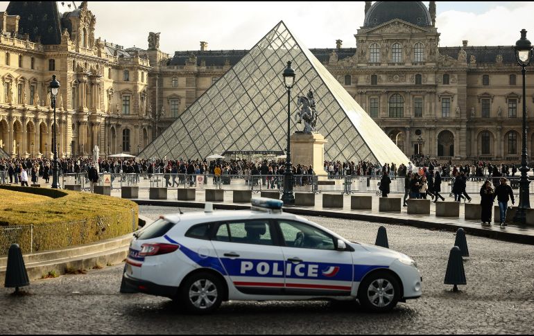 El valor material de las joyas fue estimado por el Louvre en unos 88 millones de euros, mientras que el patrimonial e histórico es inestimable, según los expertos. AP/T. Padilla