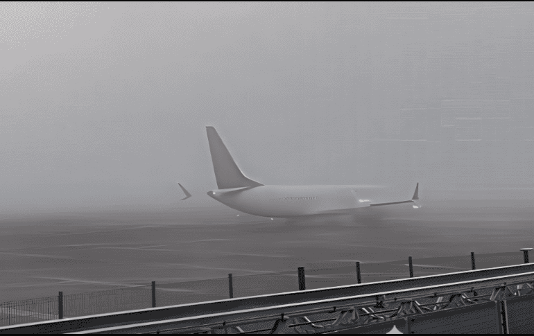 El aeropuerto capitalino pidió a los pasajeros continuar al pendiente del estatus de los vuelos con las aerolíneas y anticipar su llegada a las instalaciones. ESPECIAL / X