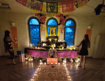 Uno de los momentos más emotivos fue la presentación del altar en honor a Jorge Vergara fundador de Educare y quien falleció en el 2019. ESPECIAL