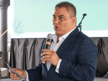 El mandatario municipal lamentó la pérdida de un servidor público que, dijo, dedicó su vida al servicio de su comunidad. ESPECIAL/Facebook @Gildardo Partida