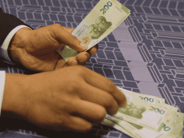 A pesar de la deuda vigente que se mencionó antes, el Gobierno de México planea endeudarse otros 1.7 billones solo para cubrir intereses. EFE / ARCHIVO