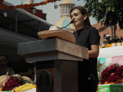 Grecia Quiroz habla durante el funeral de Carlos Manzo, llevado a cabo el domingo 2 de noviembre. EFE/I. Villanueva