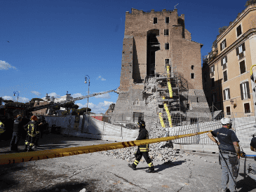 La Torre dei Conti, actualmente reducida a un tercio de su altura original, es un ejemplo de las casas-torre medievales de Roma. EFE/M. Percossi
