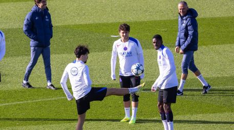 Luis Enrique señala que su equipo es capaz de frenar el buen momento del Bayern. EFE/C. Petit