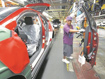La industria automotriz se encuentra en el ojo del huracán, tanto por los detractores como por los defensores del acuerdo comercial. AP