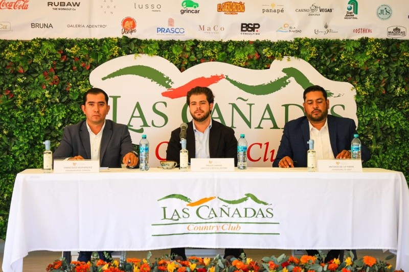 De derecha a izquierda: Francisco Hernández, organizador de Torneos; Paulo Larios, director comercial de Macame Joyas; Antonio de la Torre, profesional de Golf. EL INFORMADOR / J. Acosta