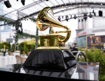 Un premio Grammy decorativo se exhibe antes del inicio de la 63.ª entrega anual de los premios Grammy en Los Ángeles el 14 de marzo de 2021. (Foto AP/Chris Pizzello, archivo)