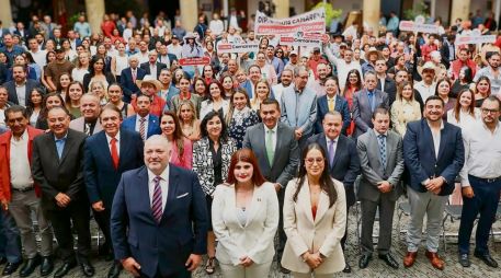 Integrantes del Grupo Parlamentario del PRI, durante la presentación de su primer informe de trabajo legislativo en Jalisco. ESPECIAL
