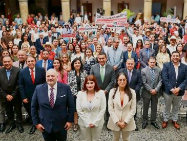 Integrantes del Grupo Parlamentario del PRI, durante la presentación de su primer informe de trabajo legislativo en Jalisco. ESPECIAL