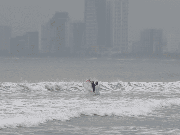 Las autoridades vietnamitas han ordenado la evacuación de unas 300 mil personas y han movilizado a unos 200 mil efectivos del Ejército. EFE / EPA / T. Dat