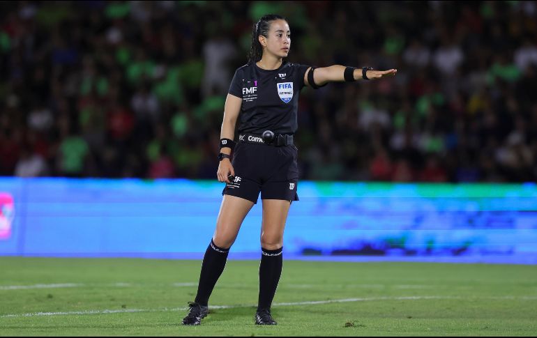 La silbante fue incluida entre las veinte nominadas al Premio a la Mejor Árbitra de Futbol 2025, reconocimiento que entrega la IFFHS a las mujeres que destacan por su profesionalismo, liderazgo y excelencia dentro del terreno de juego. IMAGO7