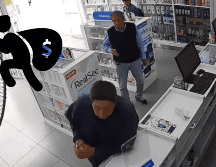 Adultos mayores roban una farmacia en Perú. ESPECIAL / X / @unchasqui