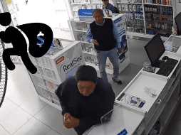 Adultos mayores roban una farmacia en Perú. ESPECIAL / X / @unchasqui