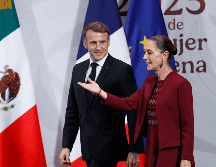 La Presidenta de México, Claudia Sheinbaum, y el mandatario de Francia, Emmanuel Macron, durante una rueda de prensa en la Ciudad de México. EFE / S. Gutiérrez