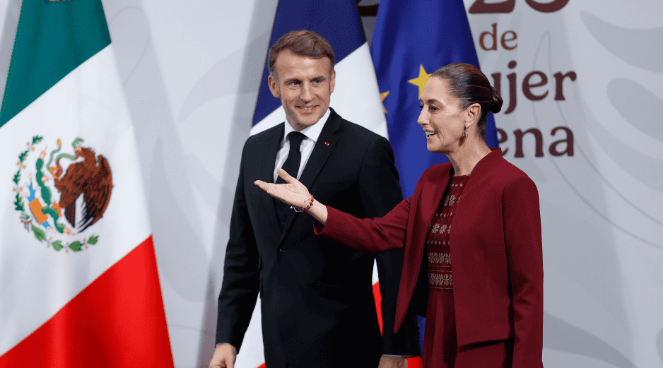 La Presidenta de México, Claudia Sheinbaum, y el mandatario de Francia, Emmanuel Macron, durante una rueda de prensa en la Ciudad de México. EFE / S. Gutiérrez