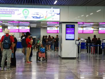 Pasajeros del Aeropuerto Internacional de Guadalajara que viajan a la Unión Americana lo hacen con el temor de que sus vuelos sean suspendidos. EL INFORMADOR/ J. Acosta