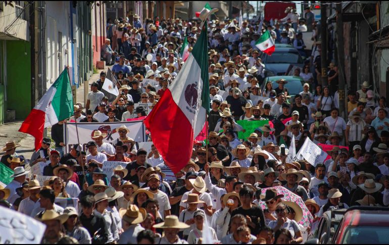 Cierran negocios y marchan en memoria de Carlos Manzo; estuvo presente Grecia Quiroz. SUN / L. CAMACHO