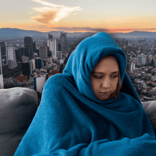 ¿Cuál será el día con la temperatura más baja por el frente frío 13?