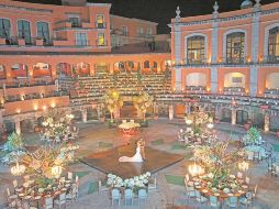 Patio central del Hotel Quinta Real Zacatecas, antiguo ruedo convertido en escenario para ceremonias nupciales. CORTESÍA
