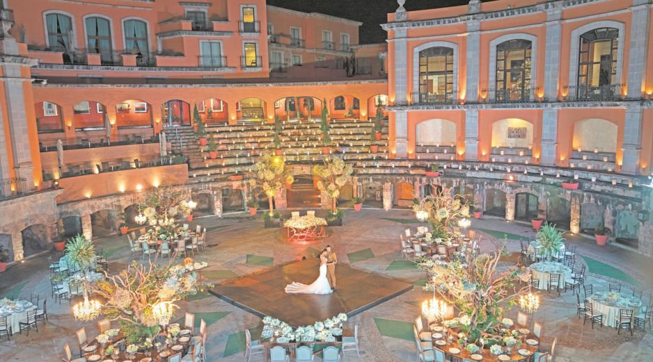 Patio central del Hotel Quinta Real Zacatecas, antiguo ruedo convertido en escenario para ceremonias nupciales. CORTESÍA
