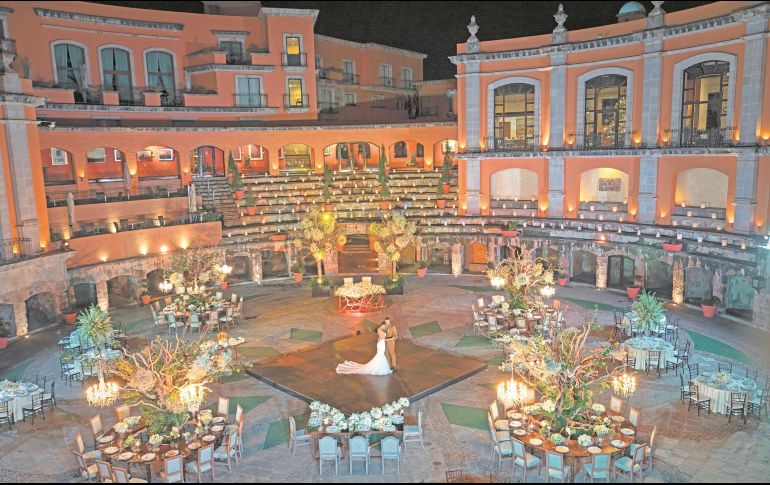 Patio central del Hotel Quinta Real Zacatecas, antiguo ruedo convertido en escenario para ceremonias nupciales. CORTESÍA