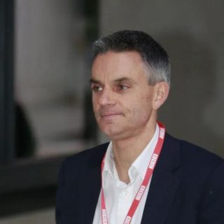 Director general de la BBC dimite tras una polémica por un documental sobre Trump